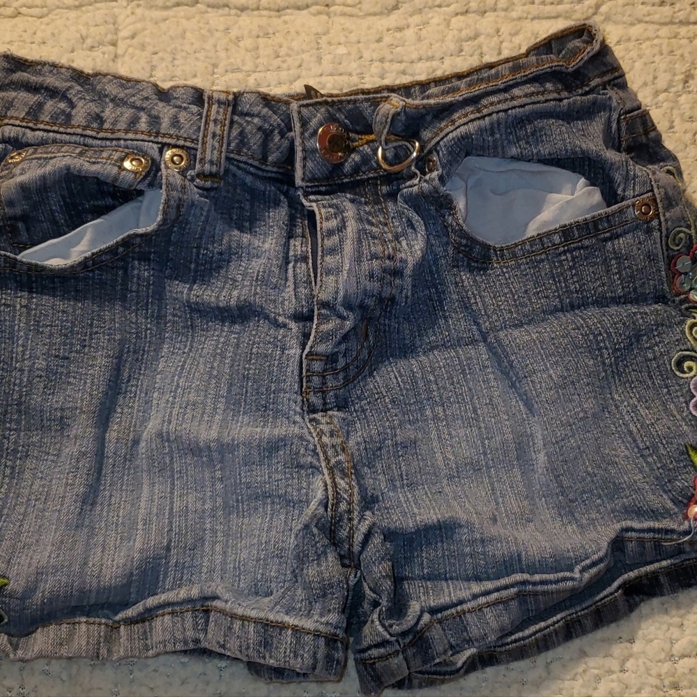 Denim jeans with embroidery flowers
